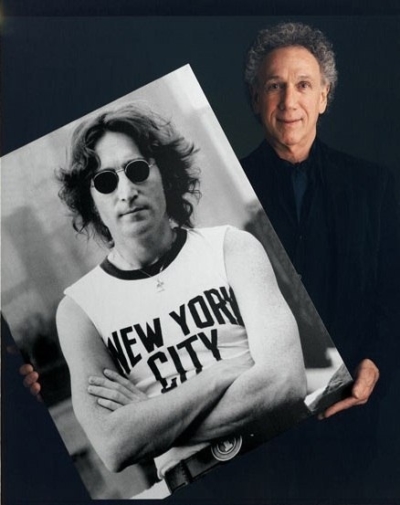 Bob Gruen with his photo of John Lennon
